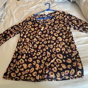 Blouse, size medium, oversized. I believe you can size down. Never been worn.